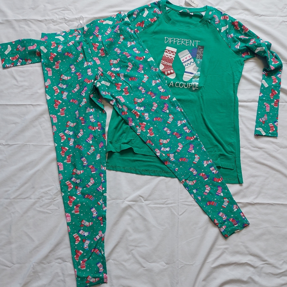 NWT La Vie En Rose Womens Christmas Pajama Set, Size Small